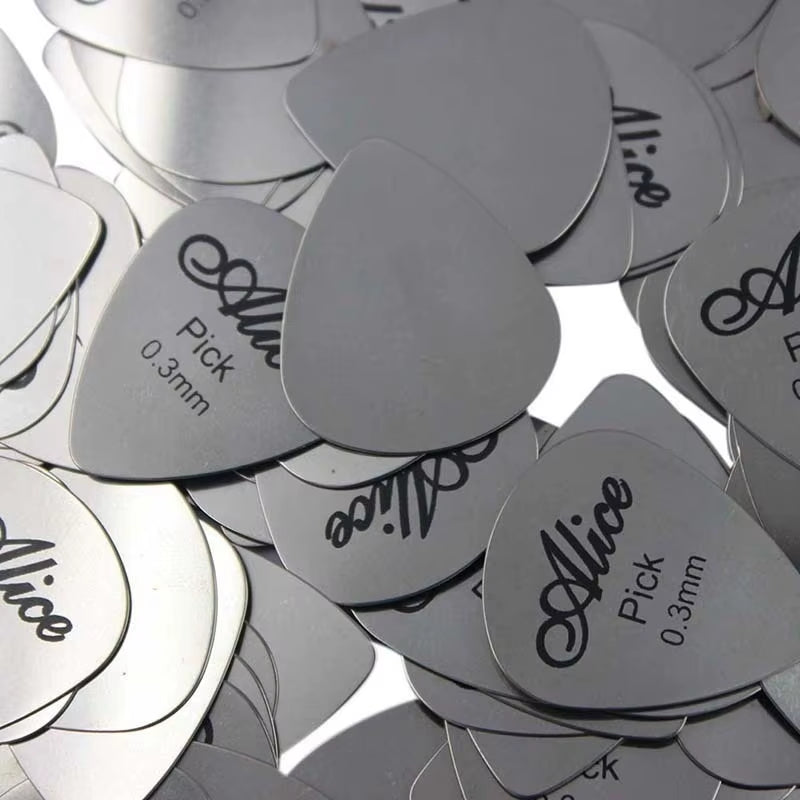 5Pcs10Pcs Metal Guitar Pick 0.3Mm Thin Durable Silver Color Professional Bass Ukelele Guitar Picks Guitar Amplifier Bass Guitar