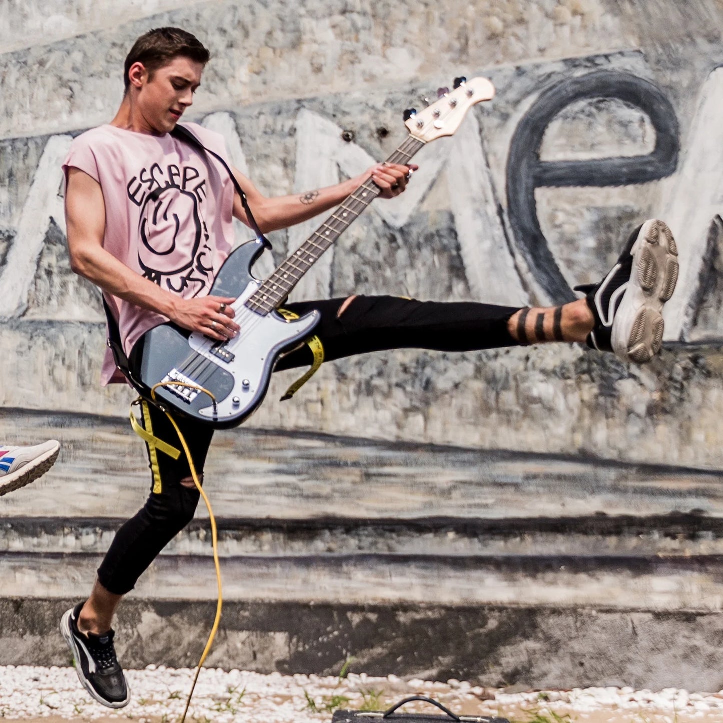 DST-100B 39" Electric Guitar Beginner Kit Solid Body Full Size HSS for Starter, with Amplifier, Bag, Digital Tuner, Capo, Strap, String, Cable, Picks, Black