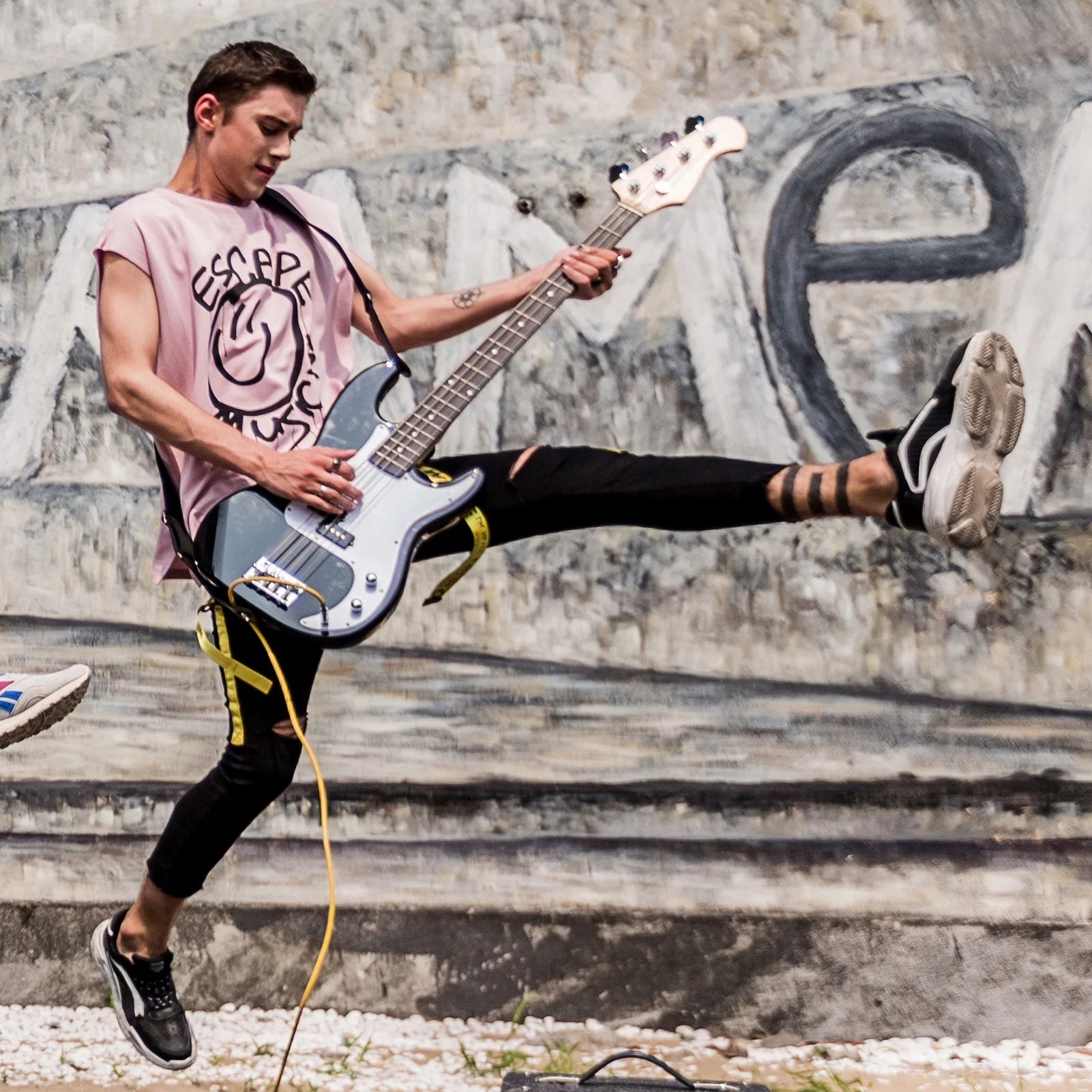 DST-100B 39" Electric Guitar Beginner Kit Solid Body Full Size HSS for Starter, with Amplifier, Bag, Digital Tuner, Capo, Strap, String, Cable, Picks, Black